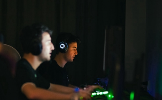 2025英雄联盟世界赛T1战队成功晋级四强赛程与直播信息